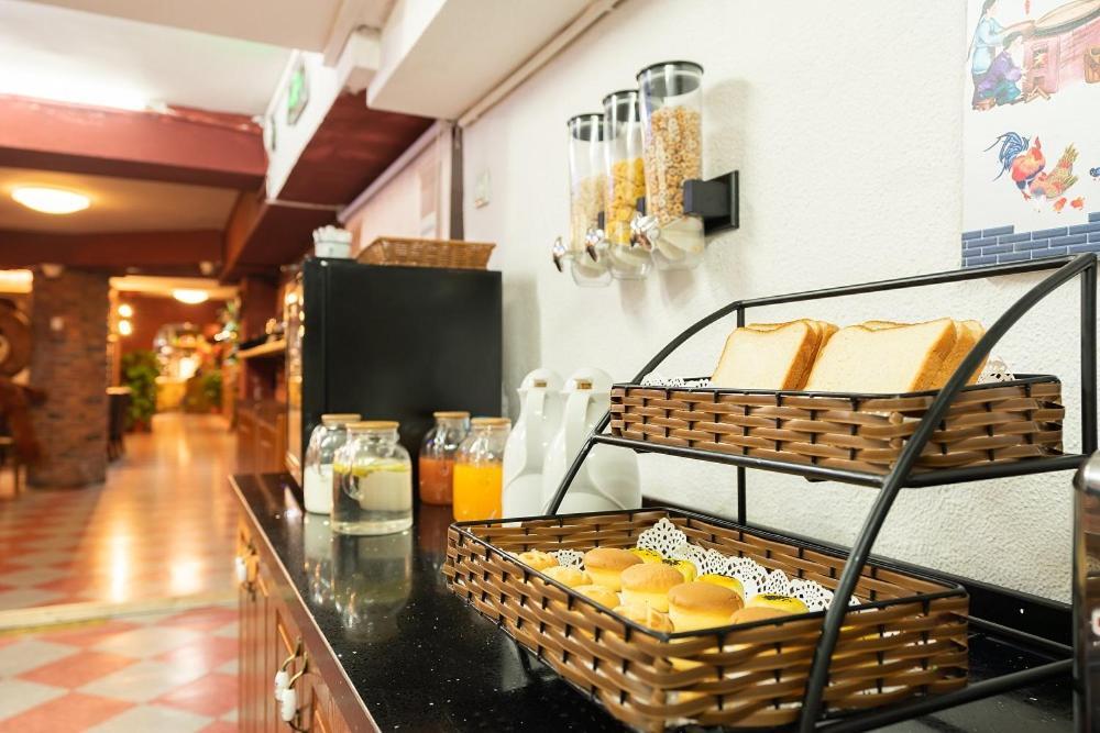 Nostalgia Hotel Beijing- Xidan Екстер'єр фото